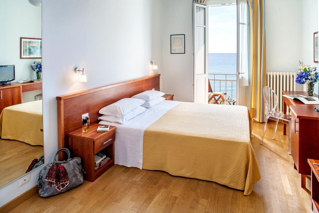 Hotel Beau Sejour Alassio Luaran gambar